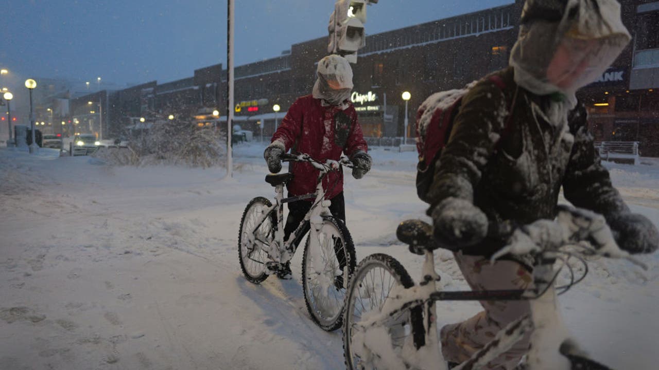 2 dead after shoveling heavy snow as winter storm batters Upstate New York