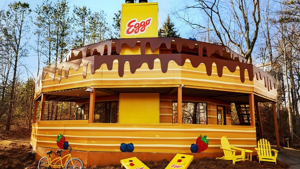 Stay inside the world's 1st Eggo House of Pancakes: Fluffy beds, butter chimney, and sweet syrup scent await