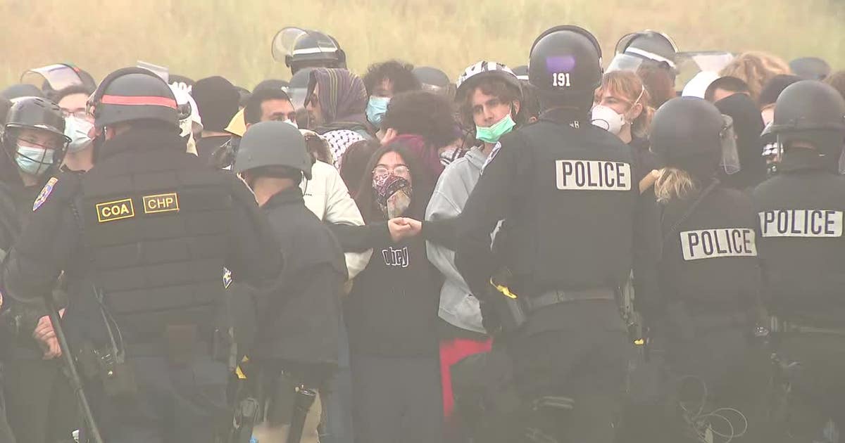 Tense standoff at UC Santa Cruz as police arrest protesters blocking ...