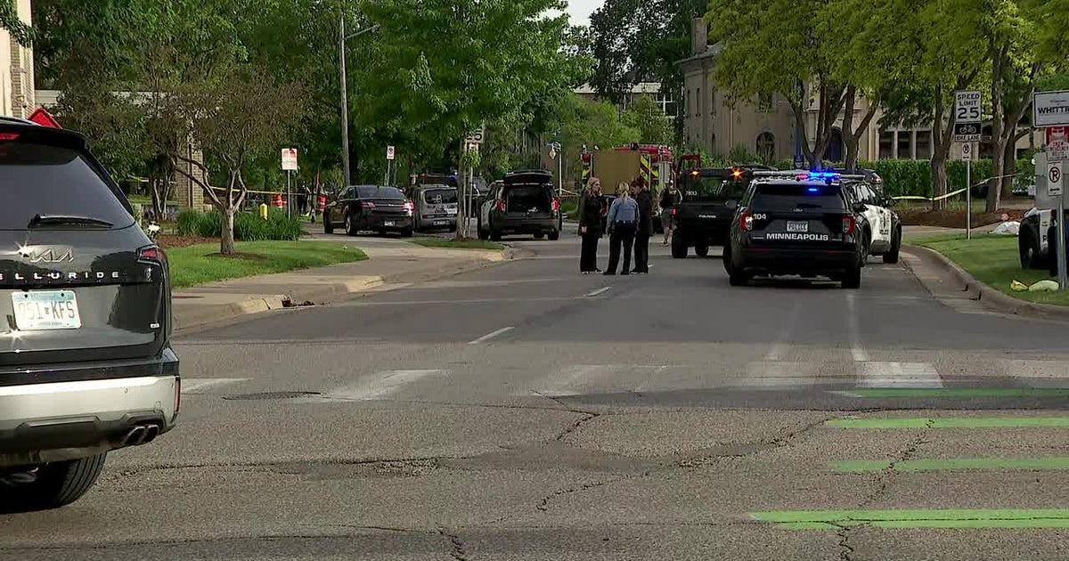 Minneapolis police officer killed in mass shooting, gunman also dead ...