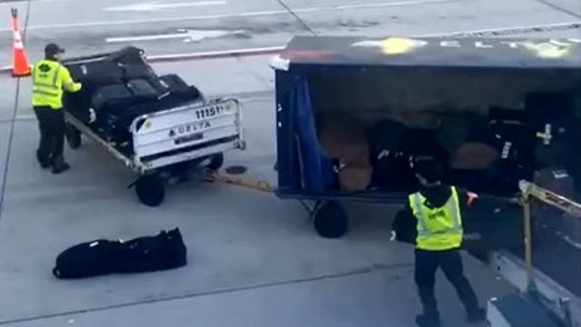 College golf team watches in shock at clubs recklessly handled on Delta flight before NCAA champs