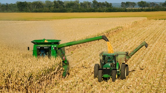John Deere announces mass layoffs in Midwest amid production shift to Mexico
