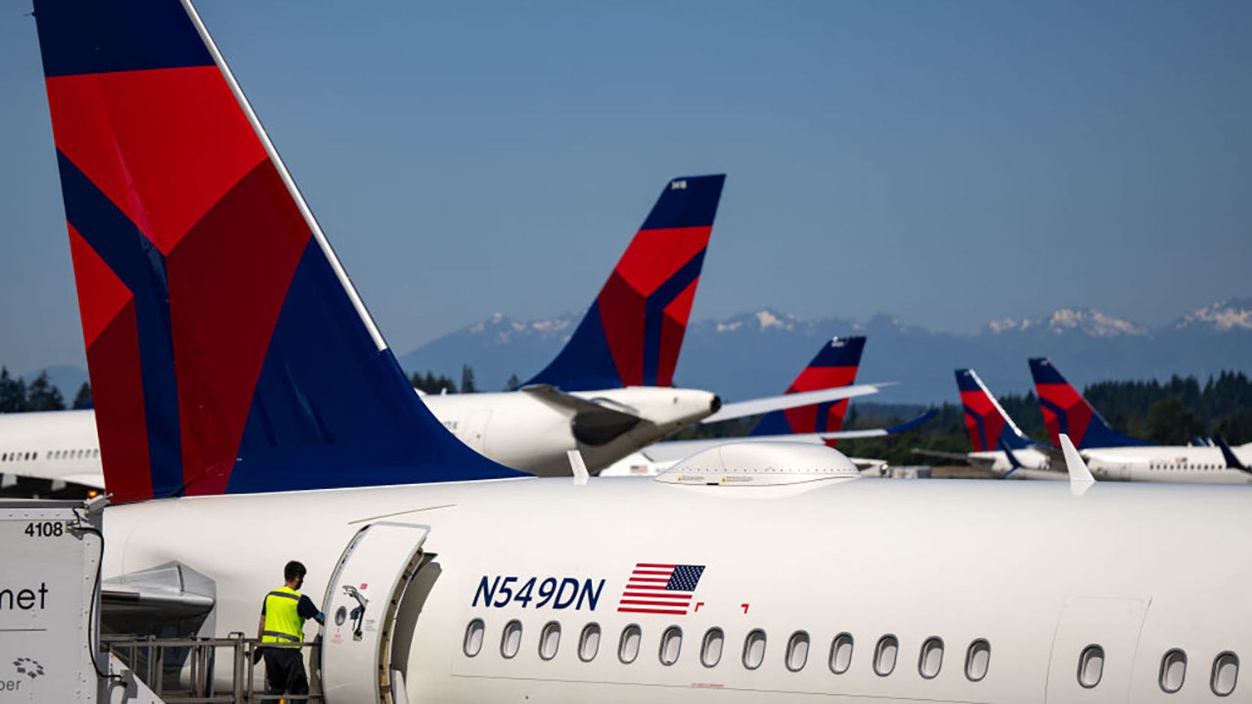 Major global outage hits airlines, banks, businesses – what to know