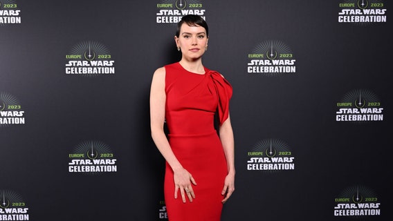 'Star Wars' actor Daisy Ridley diagnosed with Graves' disease after blaming symptoms on 'stressful' role