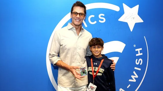 Tom Brady reveals inspiring advice he gave 12-year-old in surprise Make-A-Wish meeting at Fanatics Fest