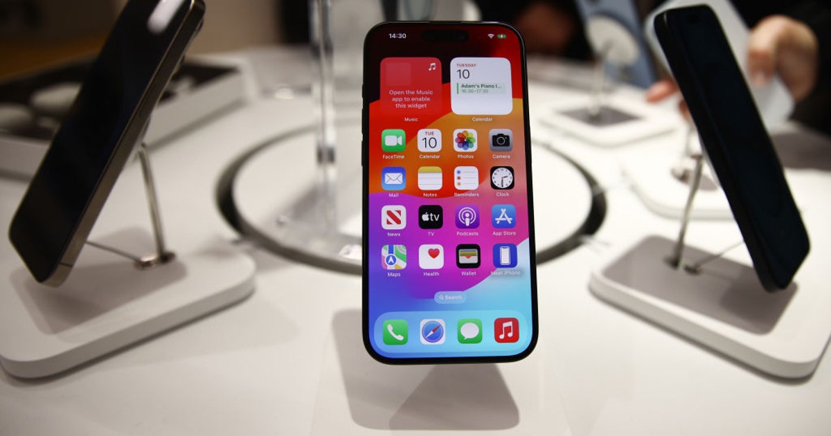 iPhones-displayed.jpg?ve=1&tl=1