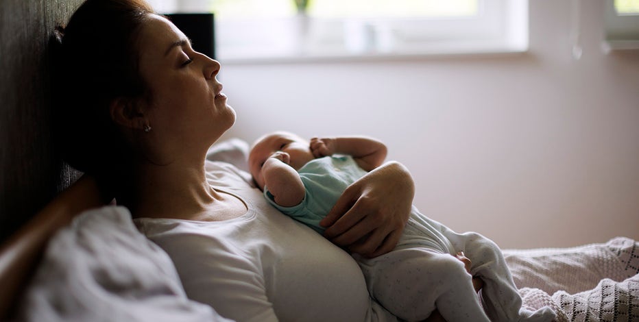 Moms lose average of $9,500 on maternity leave, survey reveals
