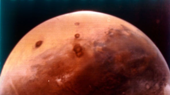 Microbial life may exist in Martian frozen water pools, study finds