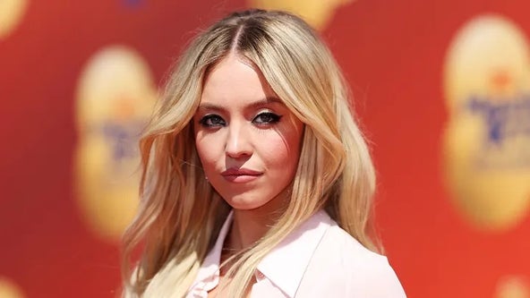 Sydney Sweeney says paparazzi yelled at her family to force her out of home in a bikini