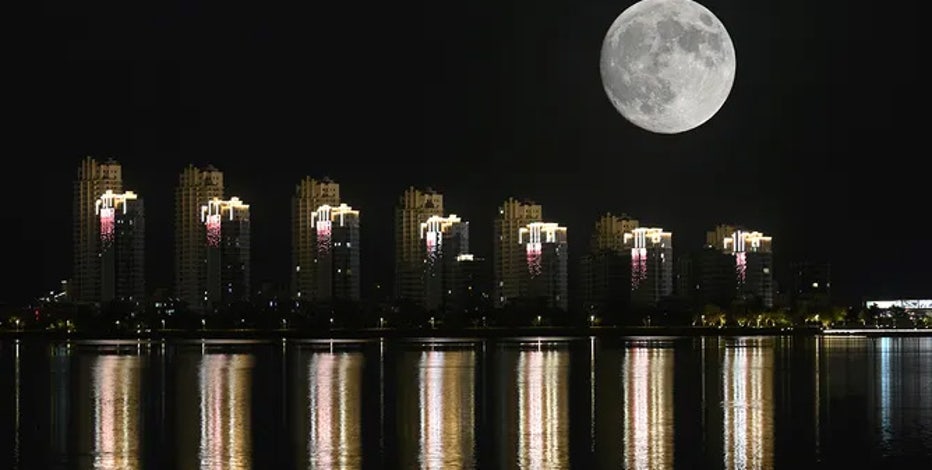 Moon gettyimages-2178789625-copy.