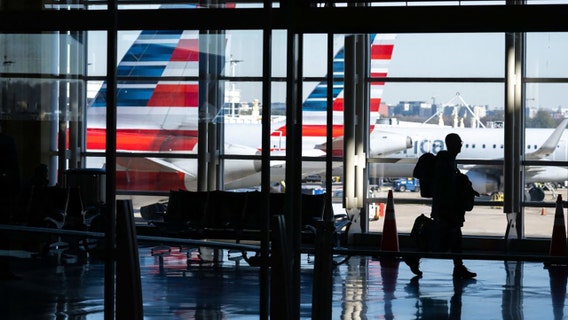 American Airlines expands its crackdown on 'gate lice'