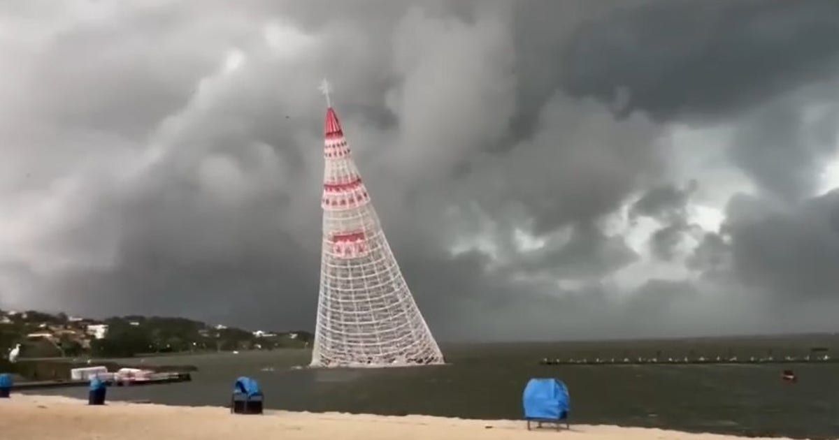 Storm topples 184-foot floating Christmas tree near Rio de Janeiro ...