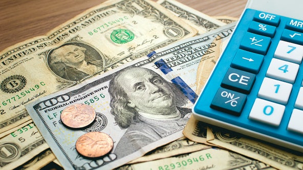 What federal workers going without pay can do to protect their credit score