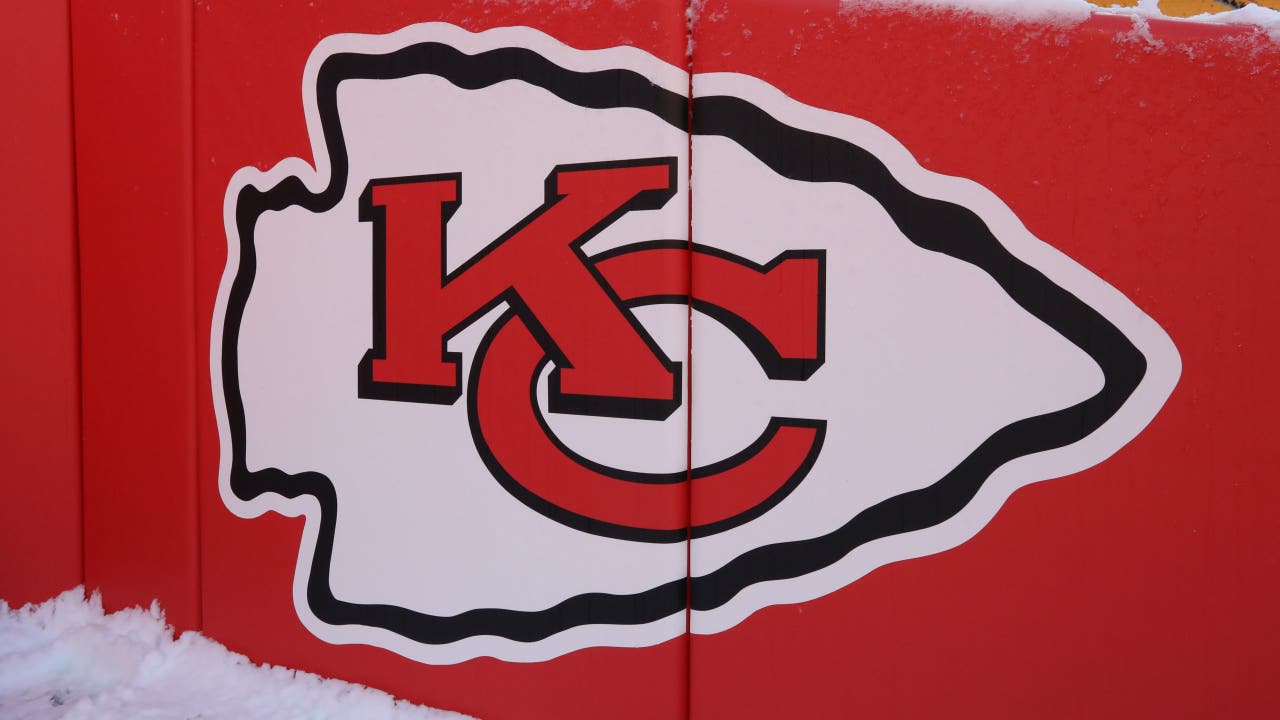 Kansas City Chiefs’ plane stranded at airport amid winter storm