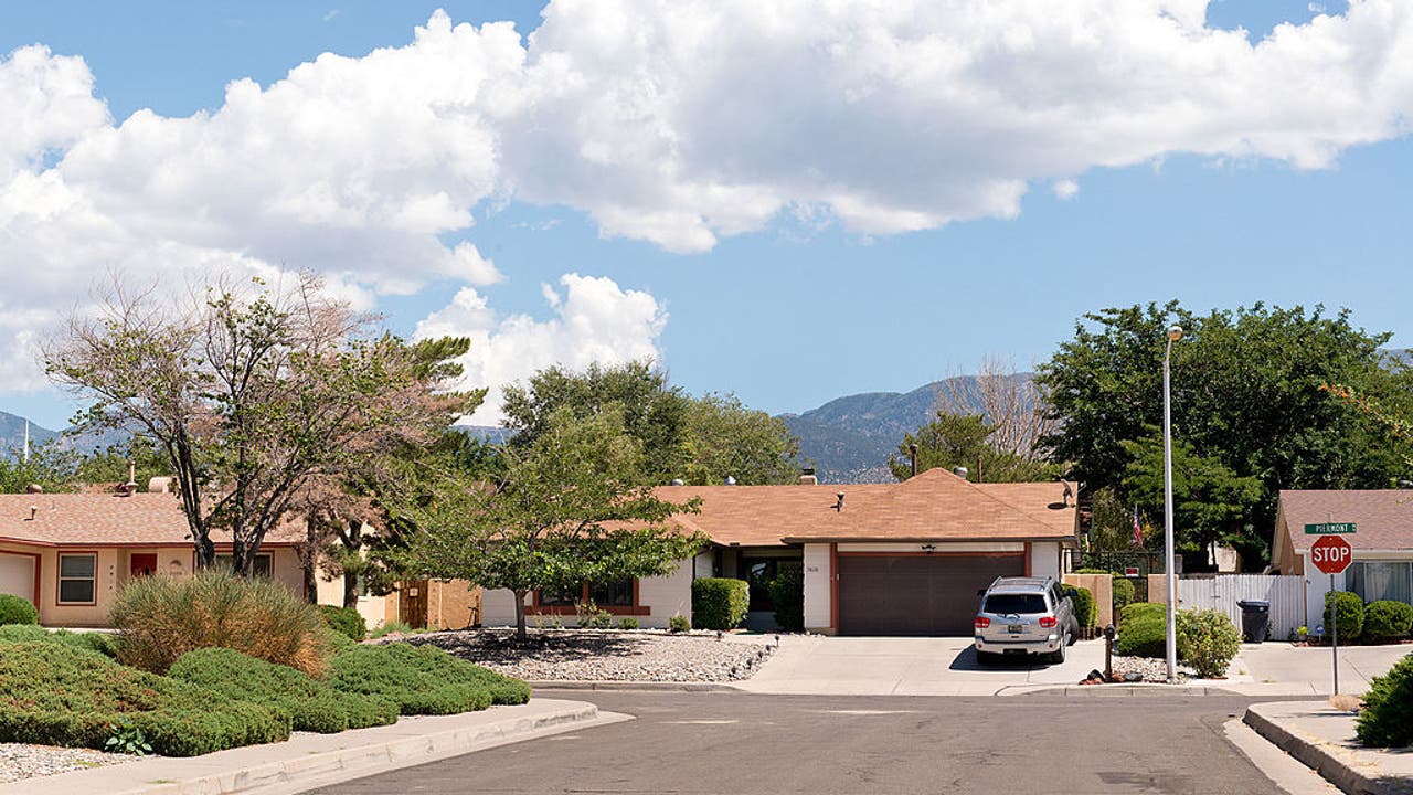 その他 NEIGHBORHOOD - neighborhood breaking bad Breaking Bad' home in New Mexico on the market for $3.9
