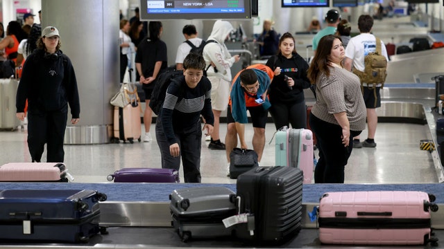 Flight passenger on Reddit accused of being 'rude' at luggage carousel as etiquette expert weighs in