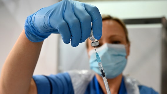 Trump signs executive order to block federal money for schools with COVID-19 vaccine mandates