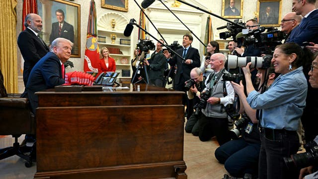 White House to decide which news outlets cover Trump, breaking press tradition