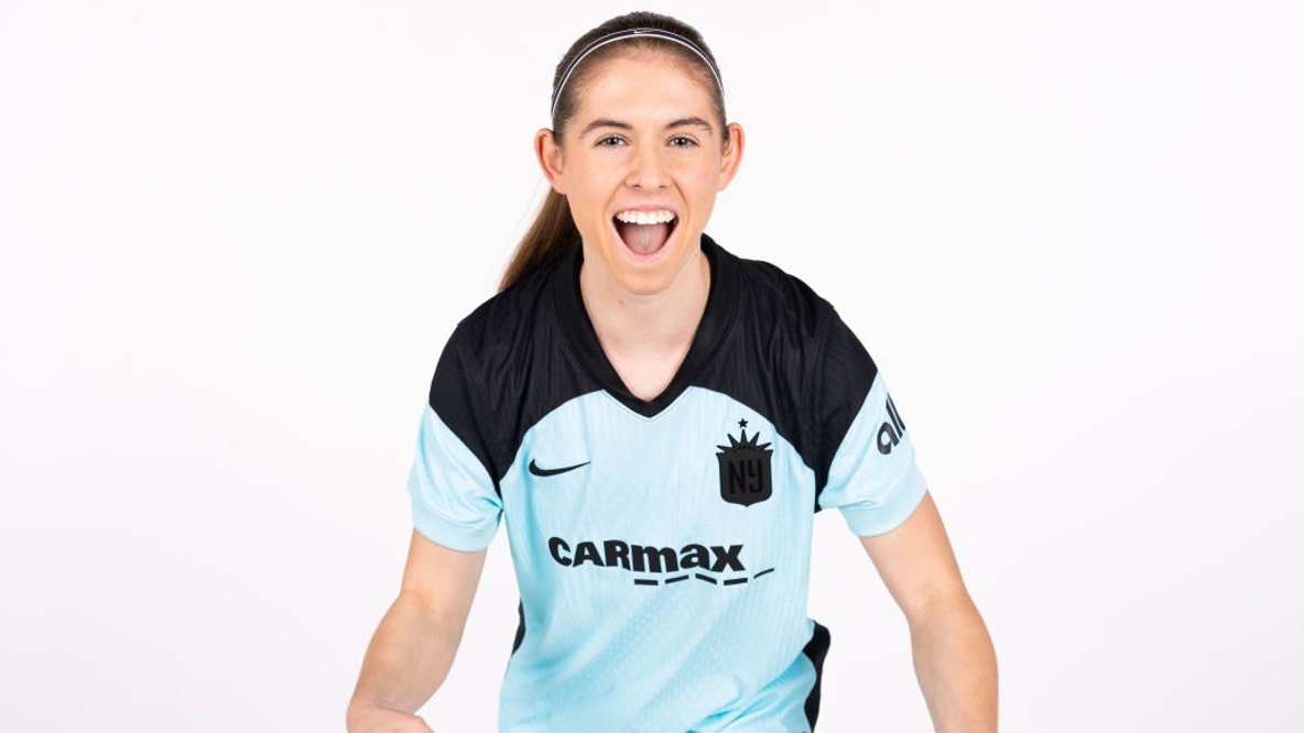 14-year-old becomes youngest ever women's pro soccer player in US