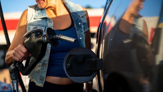 Gas is under $3 in 31 states amid spring break travel, AAA says: What to know