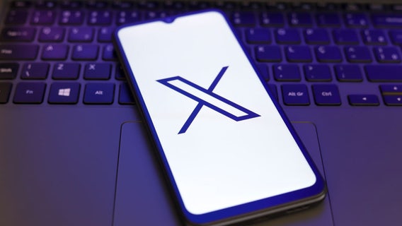 X and Reddit appear restored after tens of thousands report outage, glitches