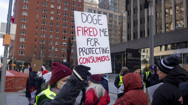 Trump administration asks Supreme Court to block rehiring of fired federal workers