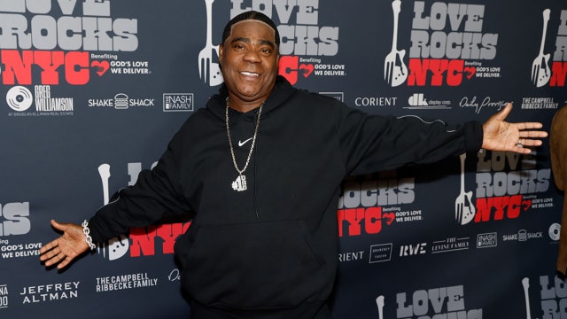 Tracy Morgan leaves Knicks game in wheelchair after throwing up in courtside seat