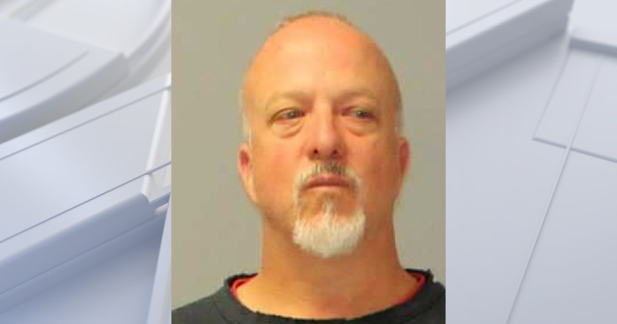 Driver accused of going wrong way on interstate to steal from crash ...
