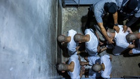 Supreme Court lifts order blocking deportations of Venezuelans under Alien Enemies Act of 1798