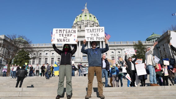 Bipartisan bill would require congressional notification, approval of new tariffs