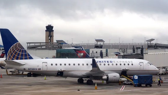 Plane passengers will soon scroll the internet for free after airline gets green light