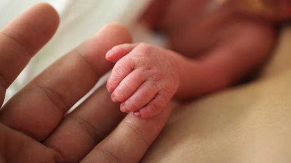 US birthrates: People over 40 giving birth surpass teens for first time