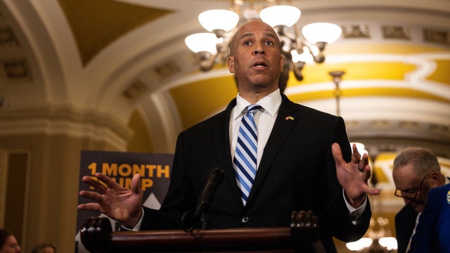 How did Cory Booker speak for 25 hours without even a bathroom break?