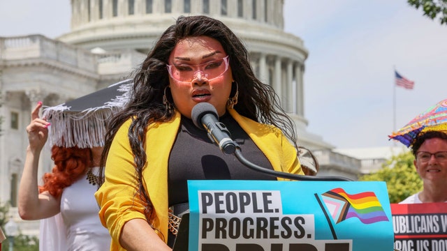 Jiggly Caliente, 'RuPaul's Drag Race' star, dies after infection resulting in leg amputation