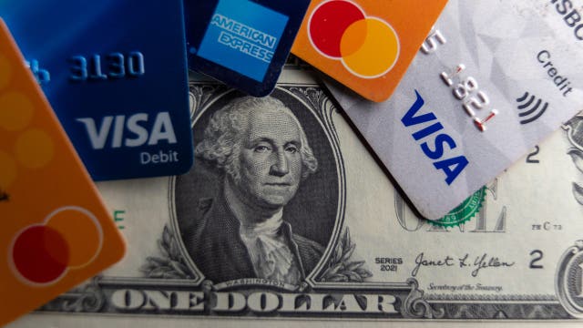 Judge scraps Biden-era rule capping credit card late fees: What to know