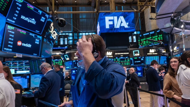 Bull market vs. bear market: What's the difference?