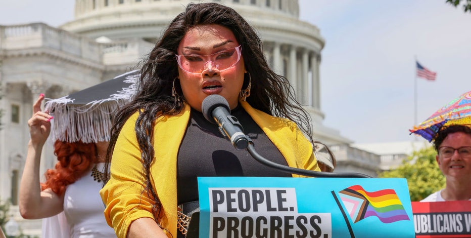Jiggly Caliente, 'RuPaul's Drag Race' star, dies after infection resulting in leg amputation