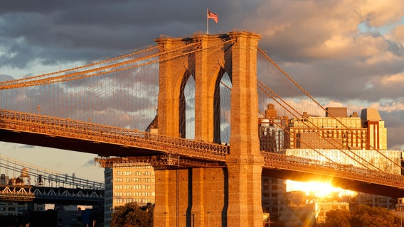 Boat crashes into Brooklyn Bridge, masts fall off, several injured