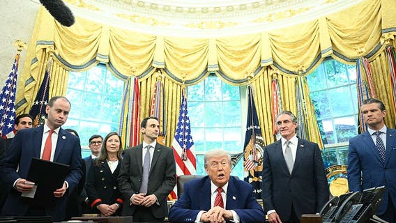 Trump signs orders to speed up nuclear reactor construction at federal sites