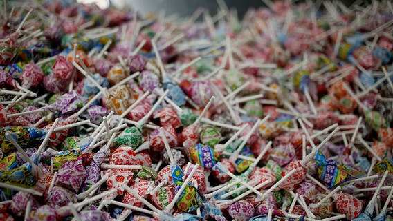 Boy orders 70,000 lollipops on mom's phone: 'About fainted'