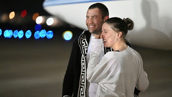 Trump meets with ballerina Ksenia Karelina, weeks after her release from Russia