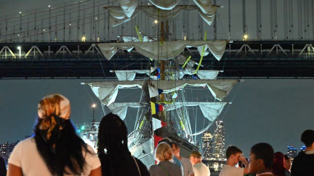 Mexican navy ship hits Brooklyn Bridge, killing 2 crew members