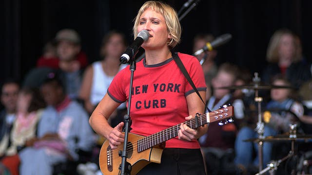 ‘I Kissed a Girl’ singer Jill Sobule dies in Minnesota house fire