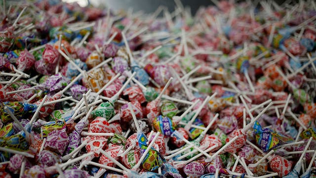 Boy orders 70,000 lollipops on mom's phone: 'About fainted'