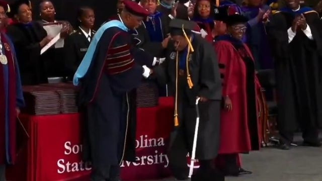 Vietnam veteran, 79, graduates from college to keep 'mind and body updated'