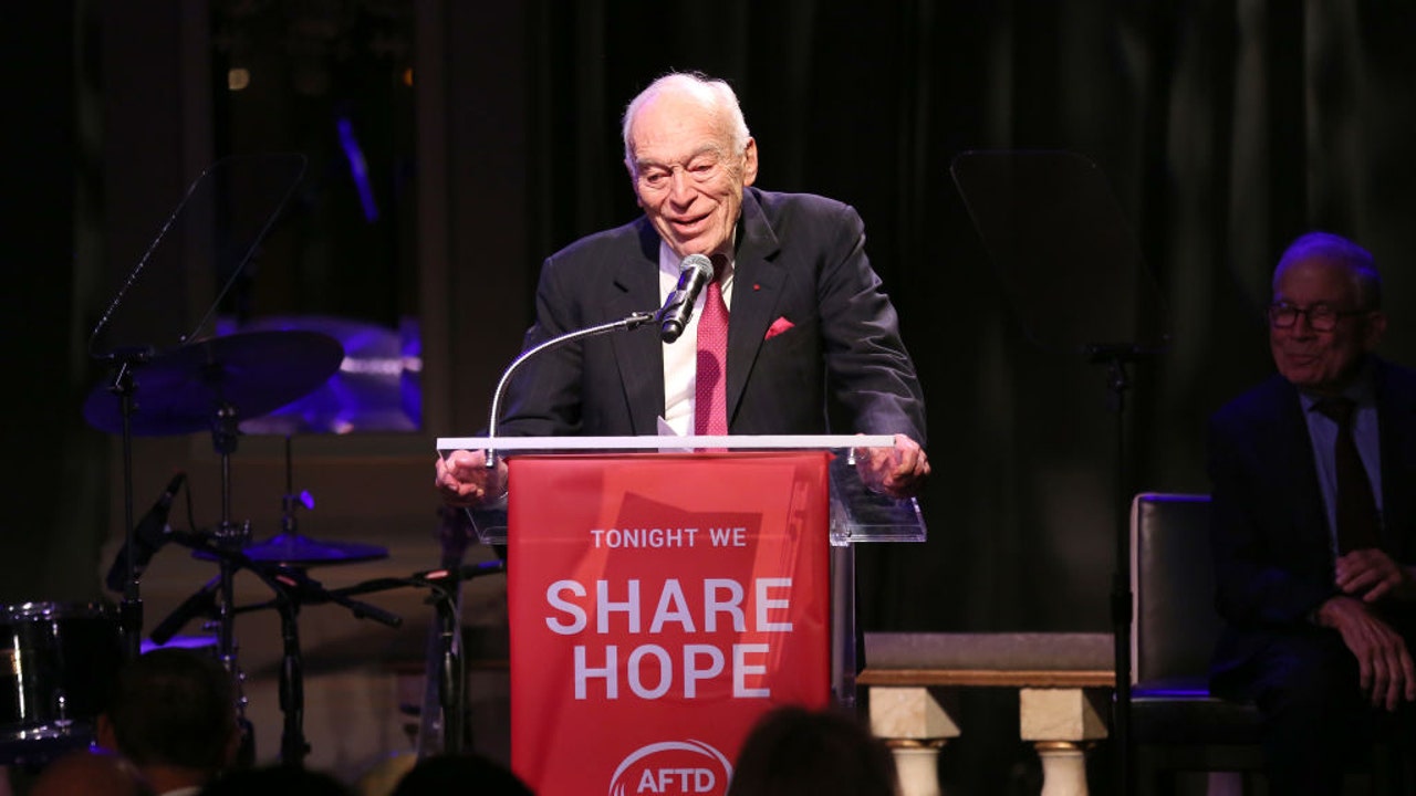 Former Estée Lauder CEO Leonard Lauder dies at 92: 'His impact was