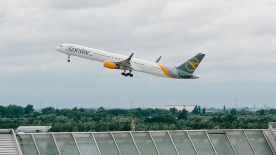 Passengers stuck on 32-hour flight ended up back where they started: Reports