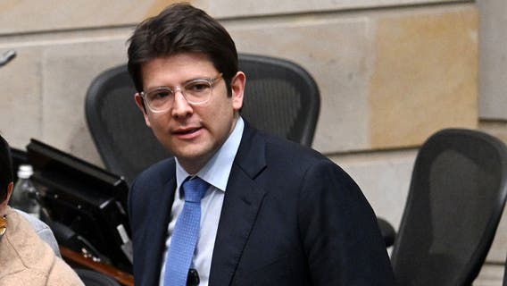 Right-wing Colombian presidential candidate shot at rally