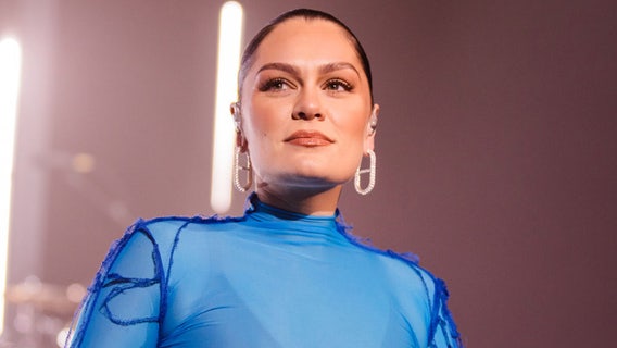 Jessie J reveals early breast cancer diagnosis
