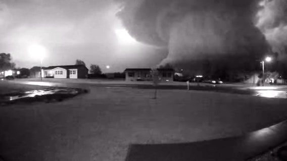 Watch: Doorbell camera captures glimpse of giant wall cloud